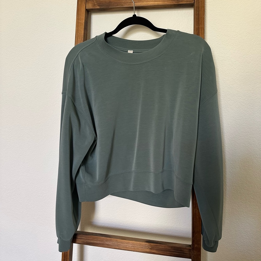 Lululemon size 6 top